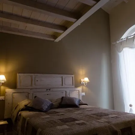 La Corte Dei Tre فندق مبيت وإفطار توري ديل لاغو بوتشيني